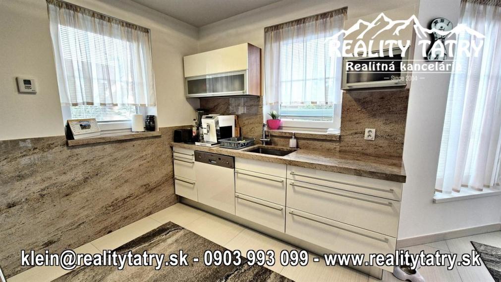 EXKLUZÍVNY Rodinný dom s nádherným výhľadom vo Veľkej Lomnici v 100% TOP STAVE - ODPORÚČAME aj pre náročného klienta !!!