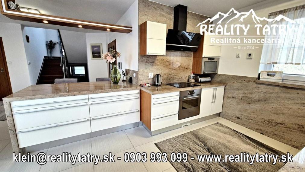 EXKLUZÍVNY Rodinný dom s nádherným výhľadom vo Veľkej Lomnici v 100% TOP STAVE - ODPORÚČAME aj pre náročného klienta !!!