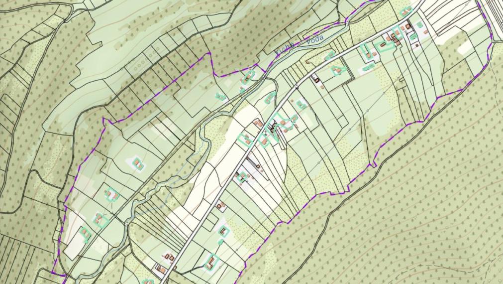 Rekreačný pozemok v lokalite Zahájnica 10000 m2 - Pekné tiché prostredie pod lesom - ODPORÚČAME !!!