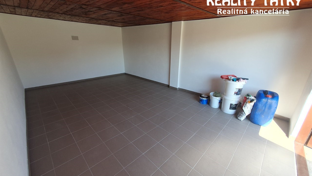 Garáž - Skladový priestor vo Svite 27 m2 na ul. Záhradná - TOP STAV - !!!