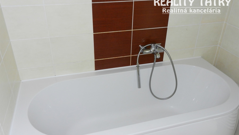 Byt 3 izbový s balkónom 91 m2 - kompletne zariadený v Poprade - ODPORÚČAME !!!