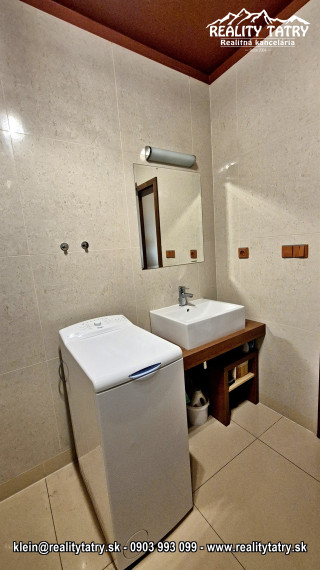 Byt 1 izbový s balkónom vo Veľkej Lomnici - TOP VÝHĽAD, ODPORÚČAME !!!