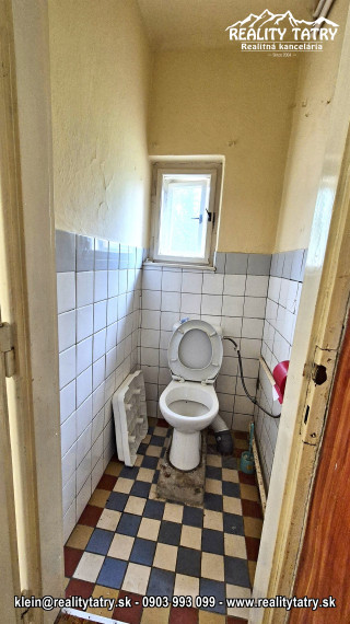 Rodinný dom na rozľahlom pozemku 1550 m2 s garážou a hospodárskou budovou - Poprad - Matejovce