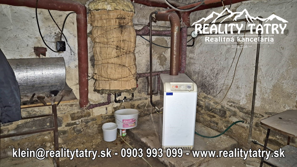 Rodinný dom na rozľahlom pozemku 1550 m2 s garážou a hospodárskou budovou - Poprad - Matejovce