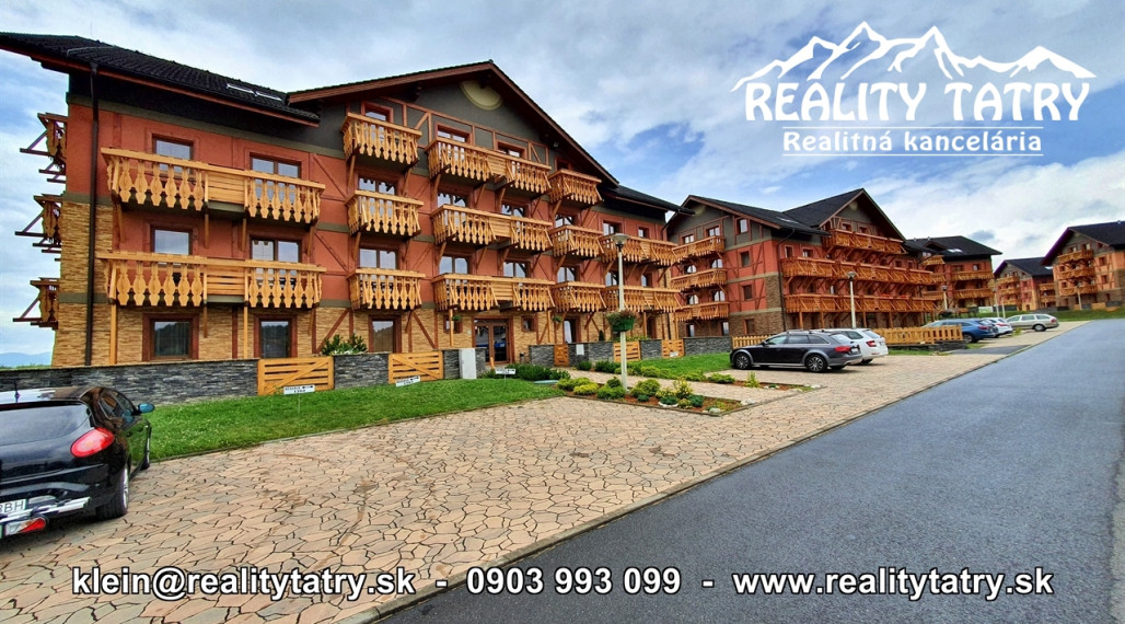 Vonkajšie parkovacie státie v rezorte Tatra Golf vo Veľkej Lomnici