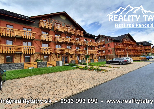 Vonkajšie parkovacie státie v rezorte Tatra Golf vo Veľkej Lomnici